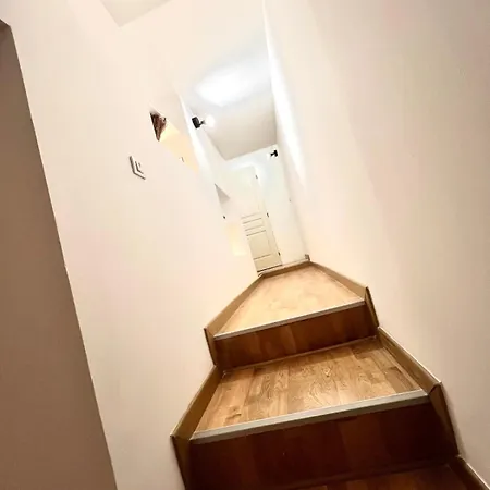 Townhouse Old - 4 People Αντίμπ