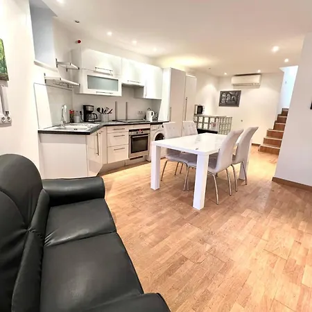Townhouse Old - 4 People Αντίμπ