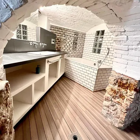 Townhouse Old - 4 People Αντίμπ